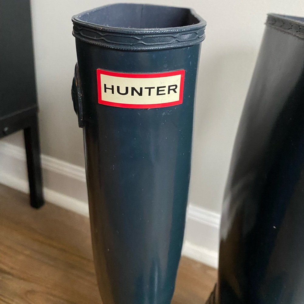 HUNTER WOMEN'S ORIGINAL TALL BLUE GLOSS RAIN BOOT-Size 7 - Picture 2 of 9